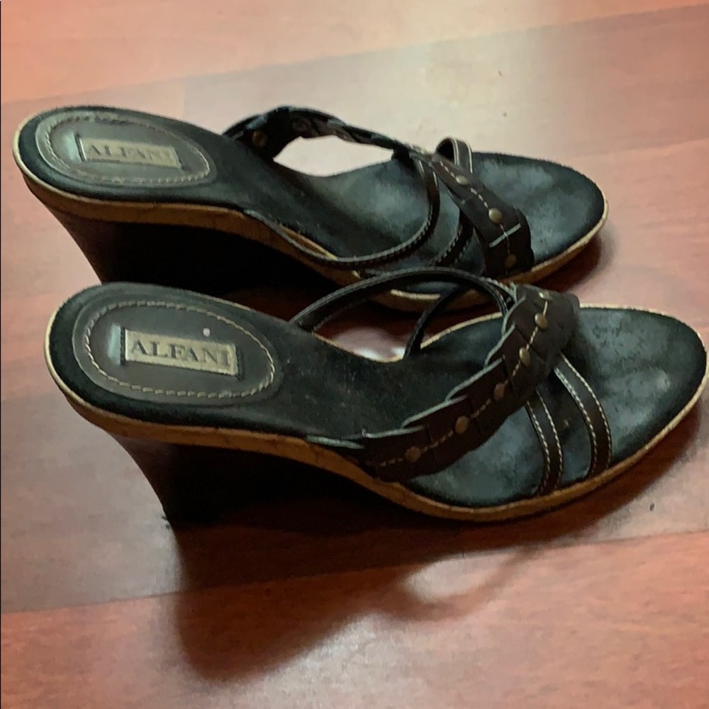 Black Wedges